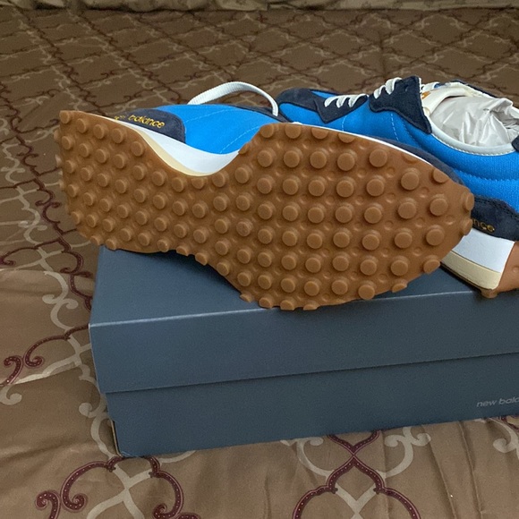 New Balance - Picture 2 of 6